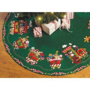 Holiday Greetings Felt Ornament kit from Bucilla, set of 6